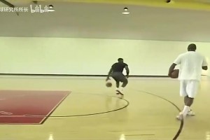 学到几成？珍藏视频：大梦指导詹姆斯一系列进攻动作~