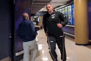 名记：如果字母哥在截止日被交易，我相信他的下家是勇士！