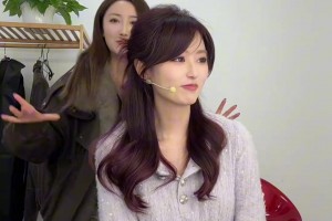 啦啦队女神户外加油！朴姬兰这颜值和身材算顶流吧？